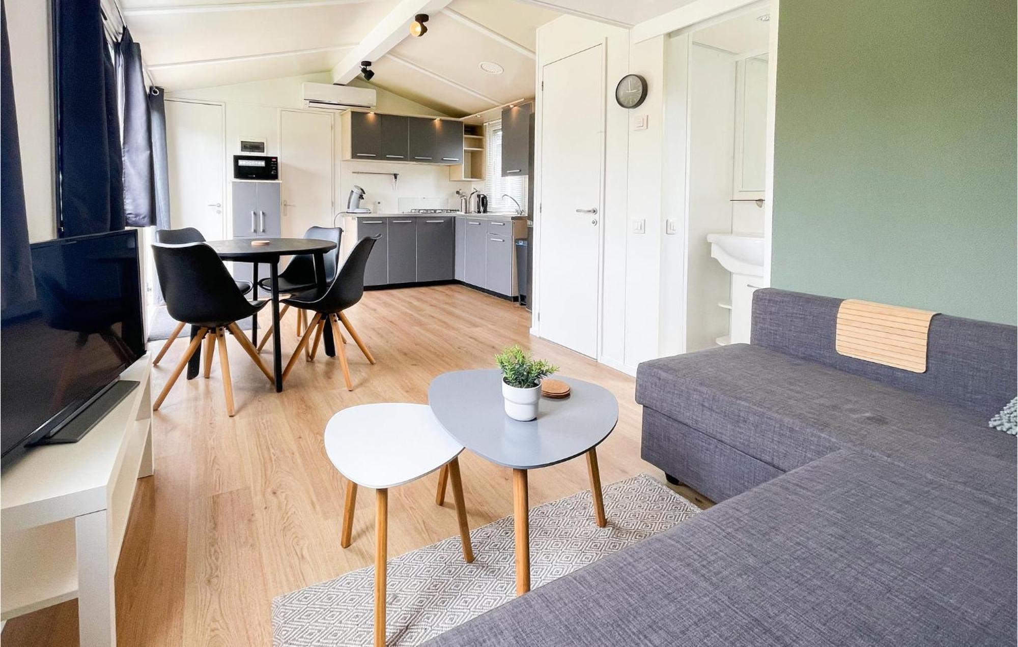 Gorgeous Home In Tzummarum With Wifi Εξωτερικό φωτογραφία
